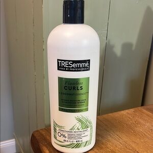 TRESemmé Flawless Curls Conditioner